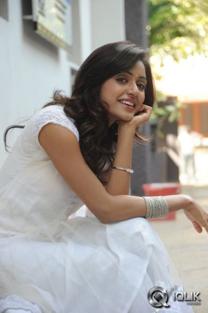 Vithika-Sheru-at-Prema-Ishq-Kaadhal-Press-Meet